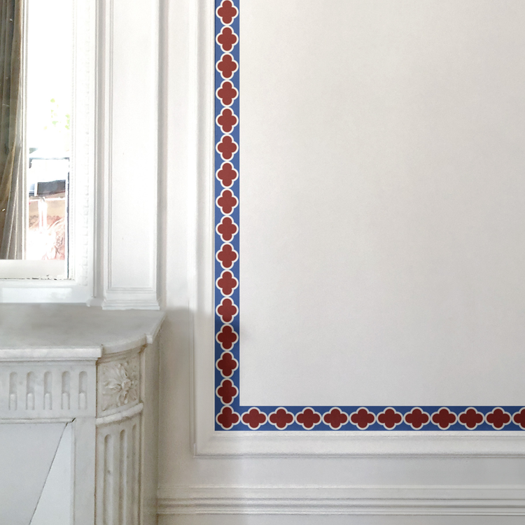 GALON À TRÈFLES bordeaux sur fond bleu